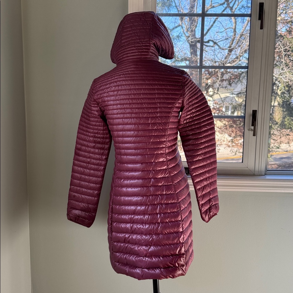 Patagonia Fiona long quilted down hooded jacket burgundy/dark current size small - Picture 8 of 11